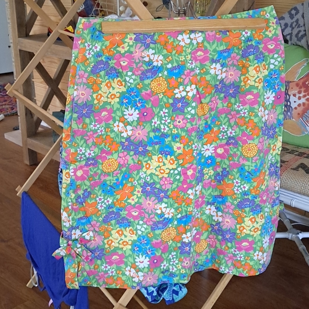 Lilly Pulitzer Floral skirt EUC white label sz 10